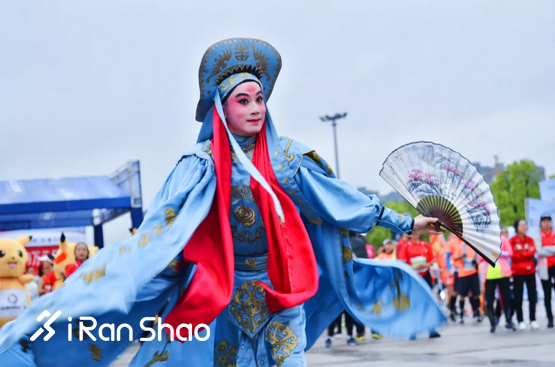 万人快闪歌颂祖国 “璧山孝子”受邀观赛丨2019璧山国际半马雨中开跑