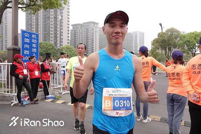 在扬州跑马拉松时，一个小时会有多短暂？