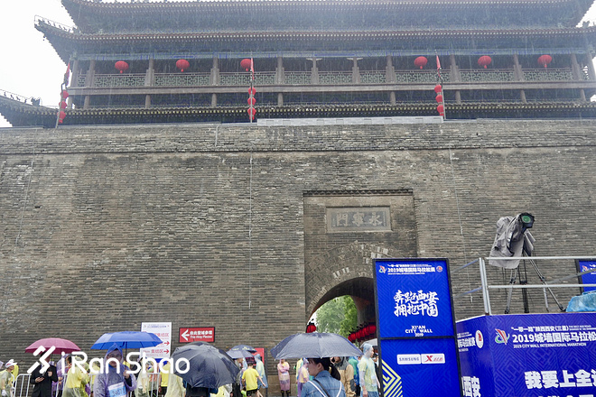 于西安城墙之上，跑一场中国风的马拉松