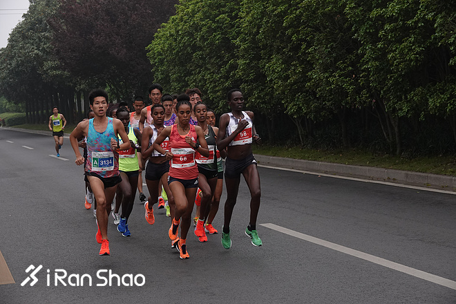 在扬州跑马拉松时，一个小时会有多短暂？