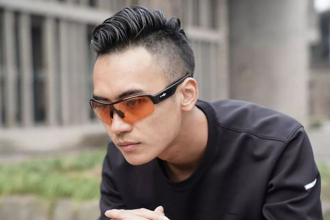 跑步时想听音乐，又不想戴耳机怎么办？用它！