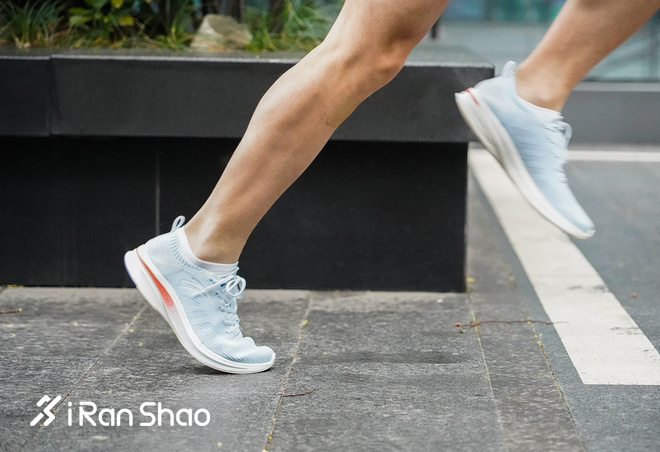 跑鞋 | “氢”舟已过万重山 FLASHLITE 安踏氢跑鞋