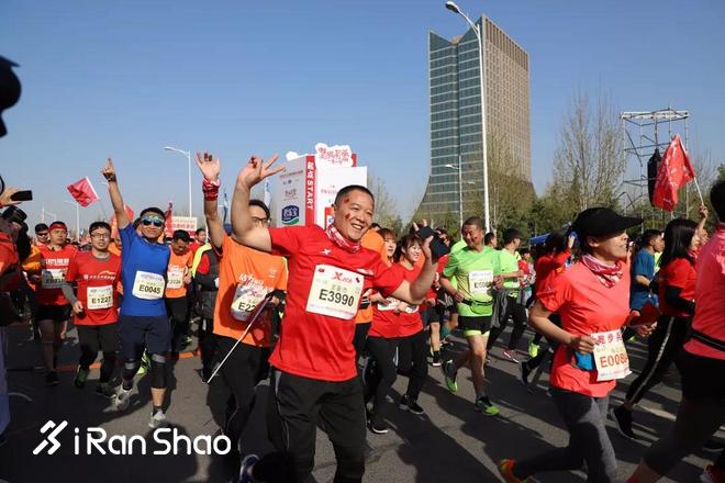 君乐宝2019郑开国际马拉松赛激情开跑