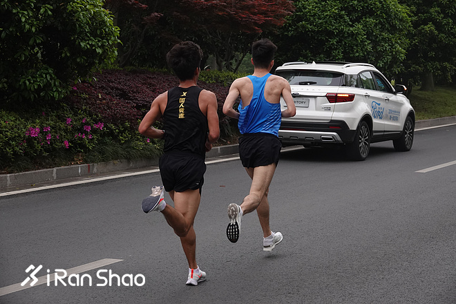 在扬州跑马拉松时，一个小时会有多短暂？