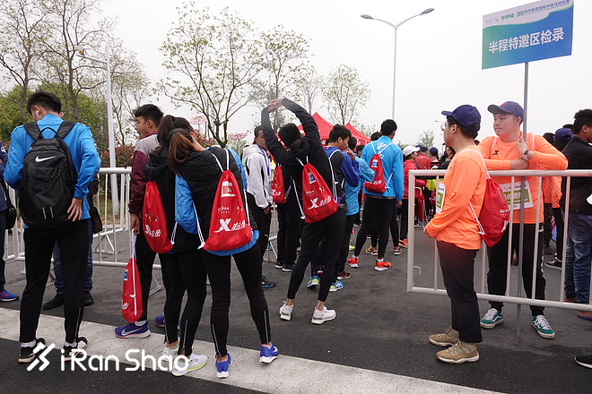 在扬州跑马拉松时，一个小时会有多短暂？