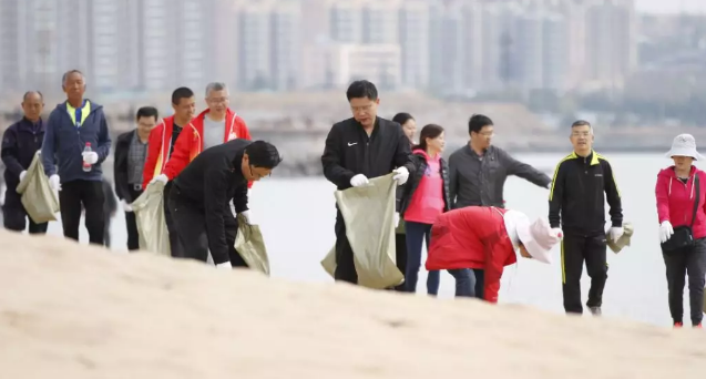 荣马Plogging沙滩公益跑 俯拾之间的改变