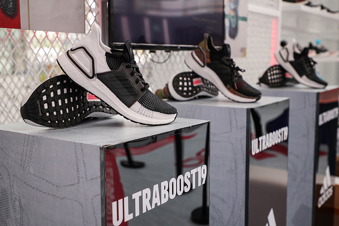 阿迪达斯携新一代UltraBOOST 19助阵上海半马博览会