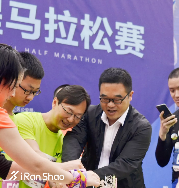 万人快闪歌颂祖国 “璧山孝子”受邀观赛丨2019璧山国际半马雨中开跑