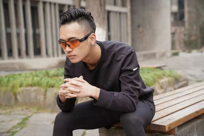 跑步时想听音乐，又不想戴耳机怎么办？用它！