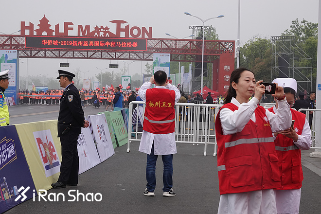 在扬州跑马拉松时，一个小时会有多短暂？