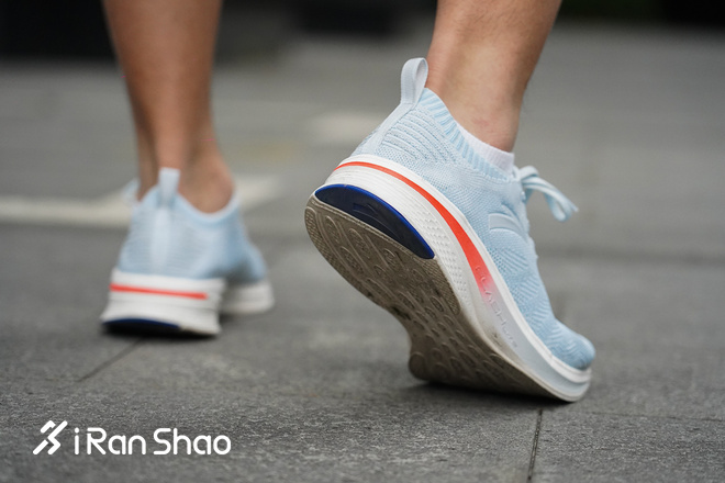 跑鞋 | “氢”舟已过万重山 FLASHLITE 安踏氢跑鞋