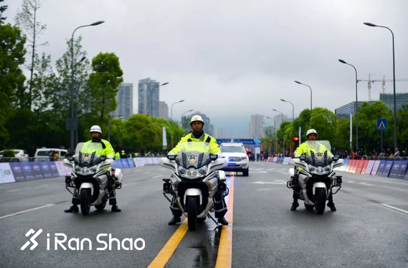 万人快闪歌颂祖国 “璧山孝子”受邀观赛丨2019璧山国际半马雨中开跑