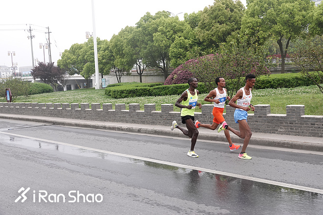 在扬州跑马拉松时，一个小时会有多短暂？