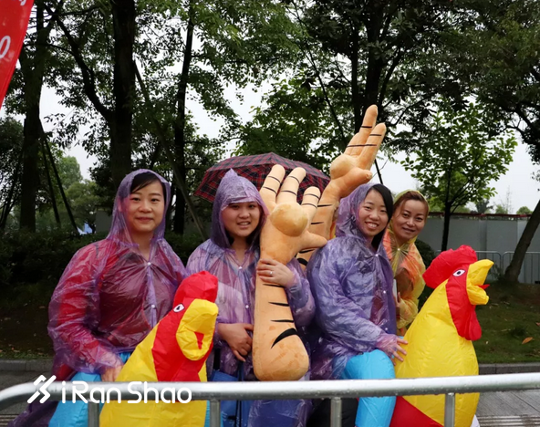 万人快闪歌颂祖国 “璧山孝子”受邀观赛丨2019璧山国际半马雨中开跑