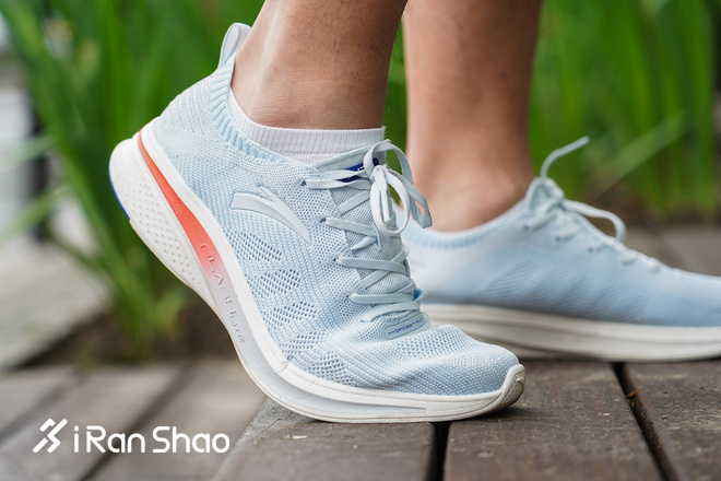 跑鞋 | “氢”舟已过万重山 FLASHLITE 安踏氢跑鞋