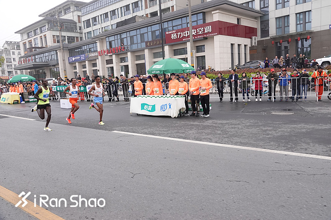 在扬州跑马拉松时，一个小时会有多短暂？