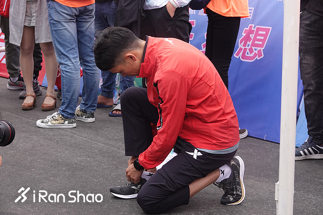 在扬州跑马拉松时，一个小时会有多短暂？