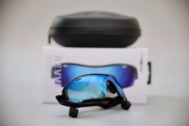 跑步时想听音乐，又不想戴耳机怎么办？用它！