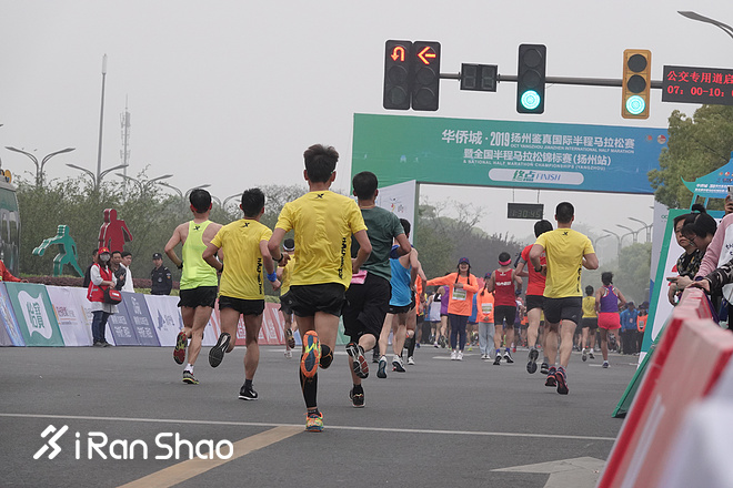 在扬州跑马拉松时，一个小时会有多短暂？