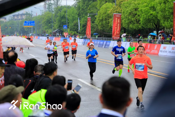 万人快闪歌颂祖国 “璧山孝子”受邀观赛丨2019璧山国际半马雨中开跑
