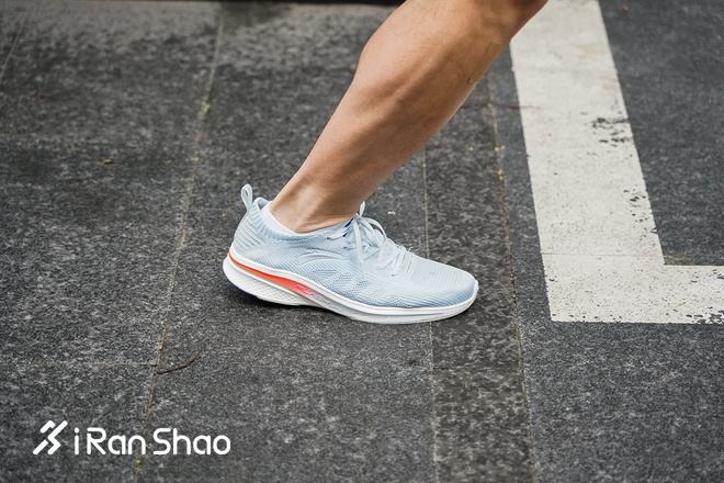 跑鞋 | “氢”舟已过万重山 FLASHLITE 安踏氢跑鞋