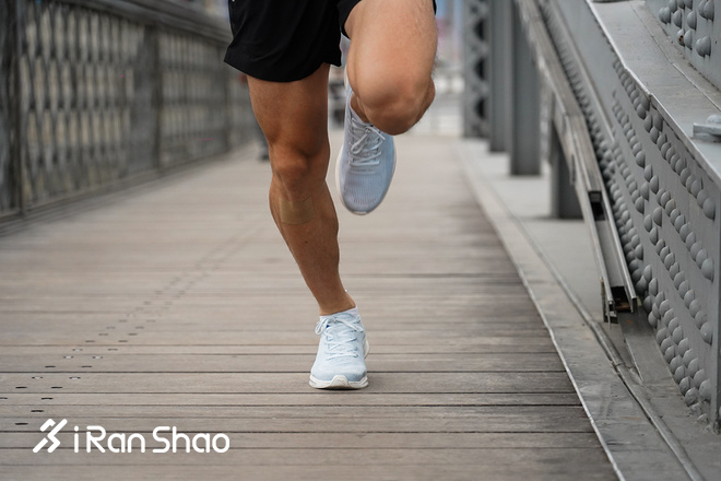 跑鞋 | “氢”舟已过万重山 FLASHLITE 安踏氢跑鞋