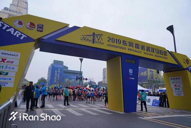 男子马拉松室内记录连续四年被刷新丨跑圈十件事