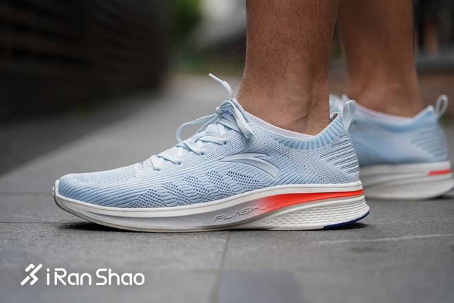 跑鞋 | “氢”舟已过万重山 FLASHLITE 安踏氢跑鞋