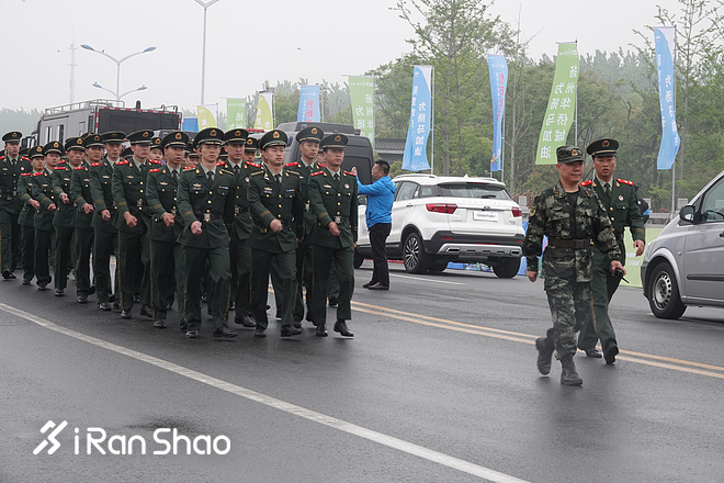 在扬州跑马拉松时，一个小时会有多短暂？
