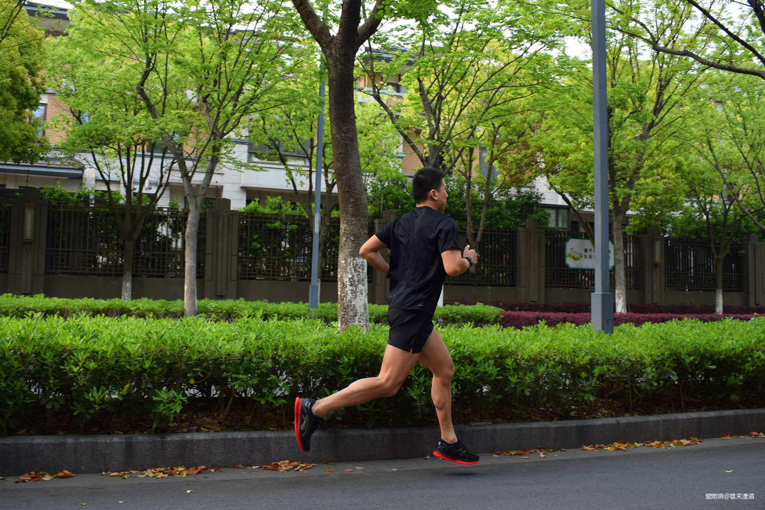 “概念”跑鞋，“滚”向未来——Asics MetaRide跑鞋