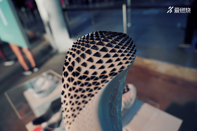 现场 | New Balance为什么发布了一双只能跑一英里的跑鞋