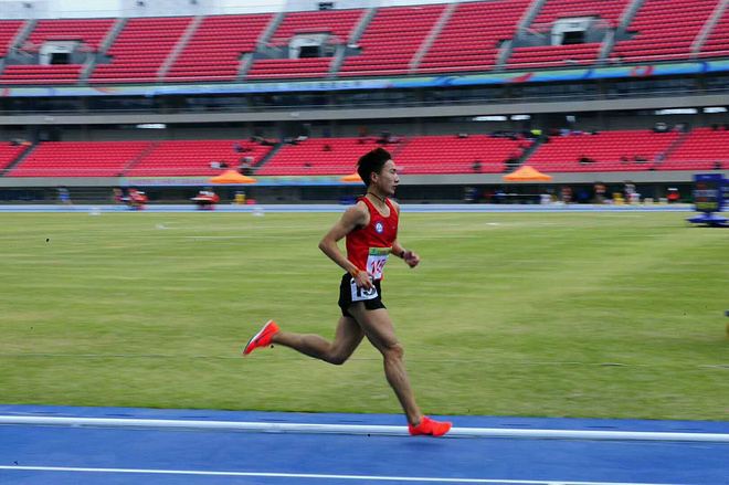 徐州首马2:13斩获季军，彭建华如何半年内跃居全国第三