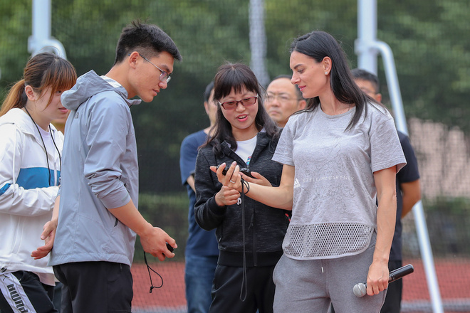 钻石联赛十周年 田径名将进校园