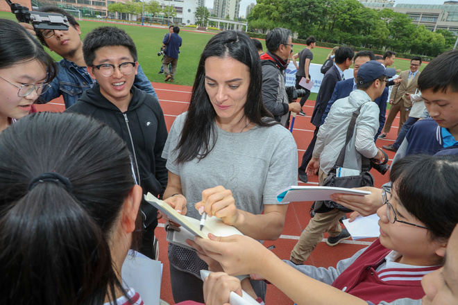 钻石联赛十周年 田径名将进校园