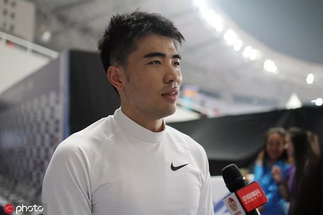 谢文骏，你怎么穿着刘翔的衣服？