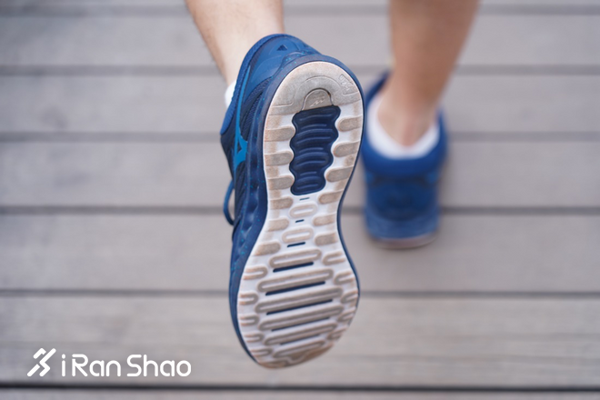 跑鞋| 指引方向的 MIZUNO WAVE POLARIS