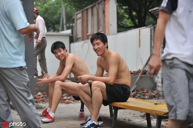 谢文骏，你怎么穿着刘翔的衣服？