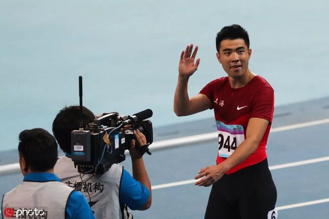 谢文骏，你怎么穿着刘翔的衣服？