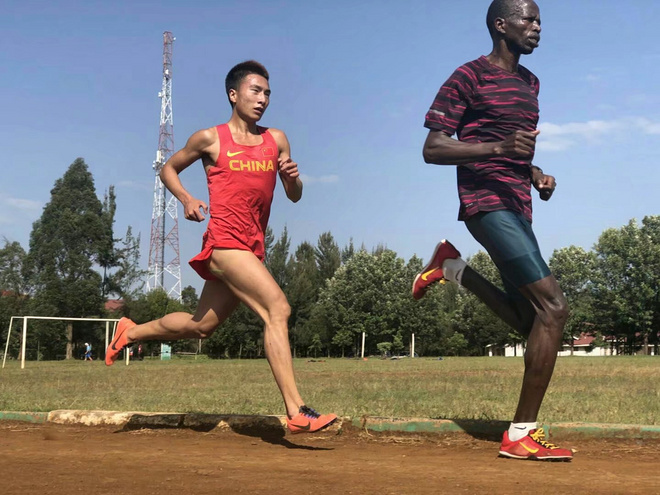 徐州首马2:13斩获季军，彭建华如何半年内跃居全国第三