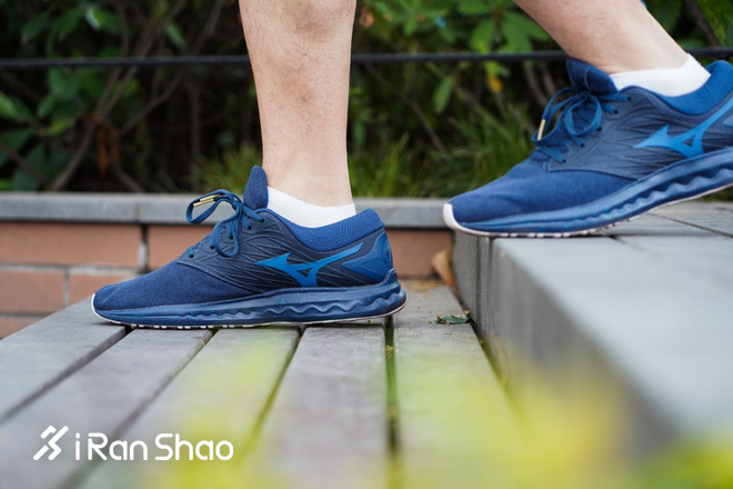跑鞋| 指引方向的 MIZUNO WAVE POLARIS