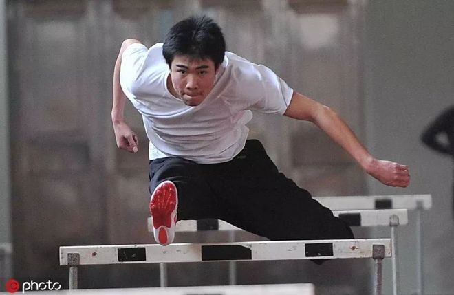 谢文骏，你怎么穿着刘翔的衣服？