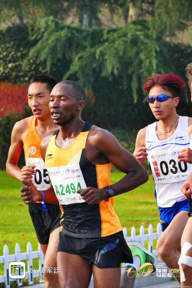 徐州首马2:13斩获季军，彭建华如何半年内跃居全国第三