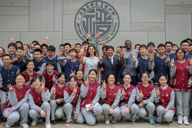 钻石联赛十周年 田径名将进校园