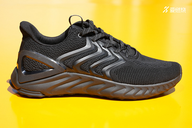 开箱 | 匹克态极1.0PLUS天择近距离视角观看