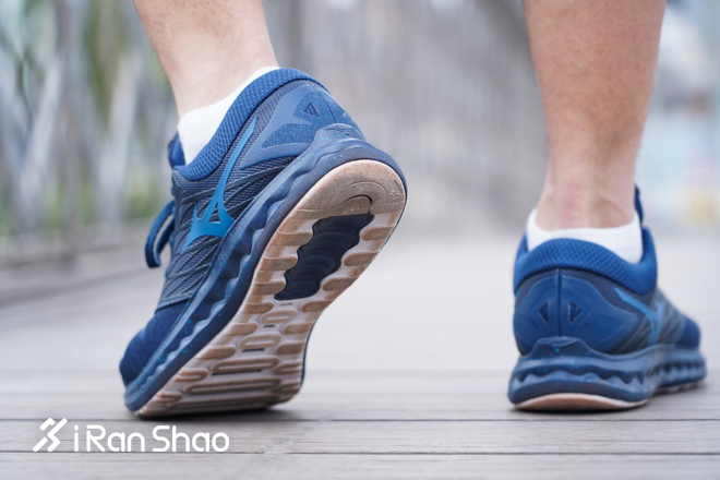 跑鞋| 指引方向的 MIZUNO WAVE POLARIS