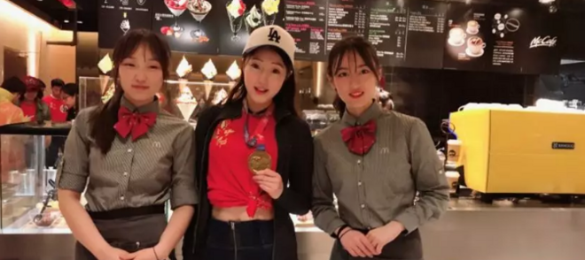 母城寻宝 探秘渝中 | 国际文化交流季之渝中探秘城市赛雨中开赛