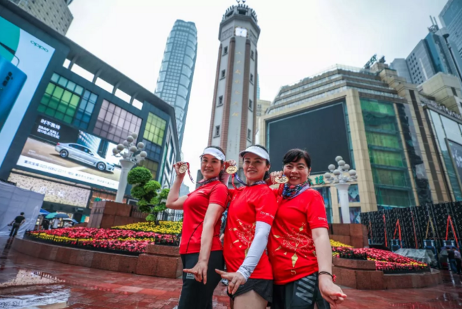 母城寻宝 探秘渝中 | 国际文化交流季之渝中探秘城市赛雨中开赛