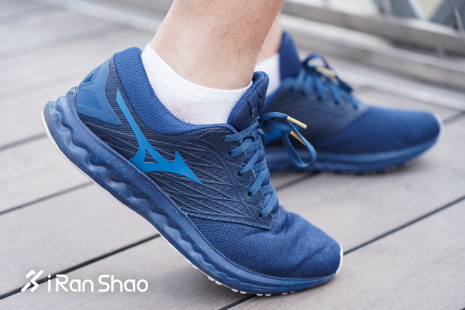 跑鞋| 指引方向的 MIZUNO WAVE POLARIS