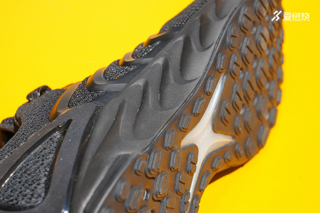 开箱 | 匹克态极1.0PLUS天择近距离视角观看