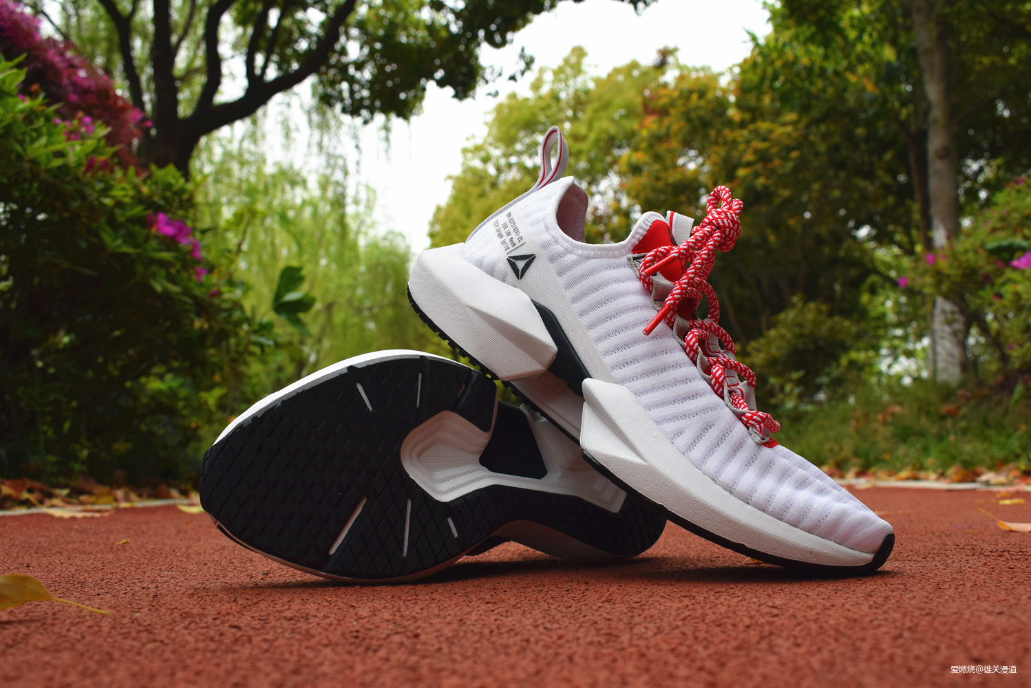 跑鞋潮鞋之间的无缝切换——Reebok Sole Fury跑鞋